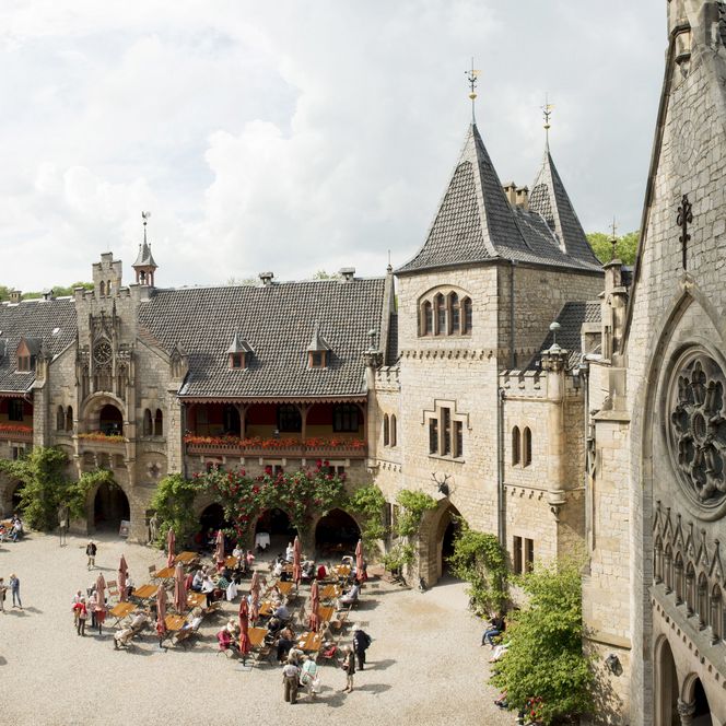 Innenhof mit Cafe Marienburg