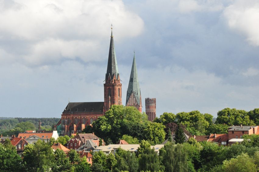 Blick auf St. Johannis Kirche, St. Nicolai Kirche und Wasserturm
