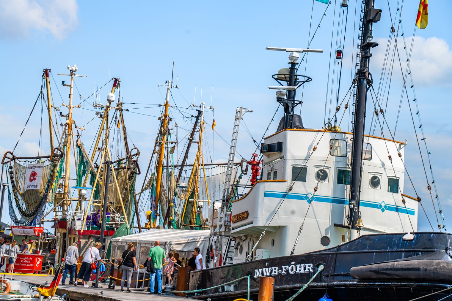 Schiffe am Bontekai in Wilhelmshaven