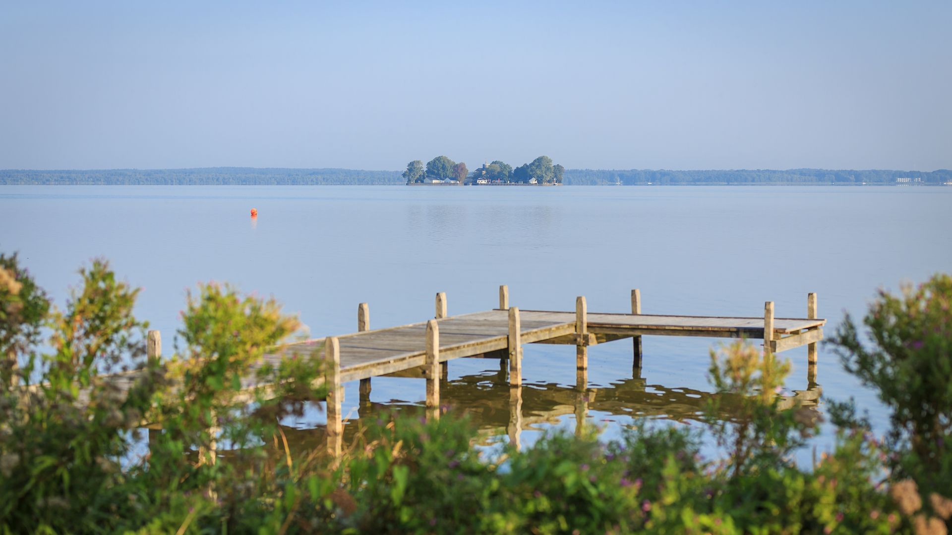 Blick über einen Steg zur Inselfestung
