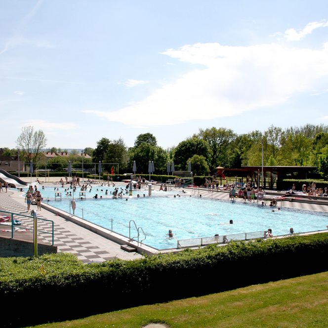  Einbeck binnen- en buitenzwembad_zwembad in het buitenzwembad