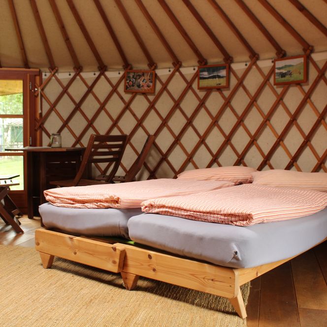 Wohn- und Schlafbereich einer mongolischen Jurte Unser kleiner Hof