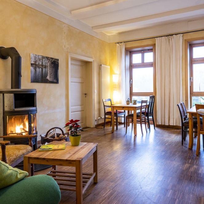 Ein Gemeinschaftsraum des Biohotels Kenners Landlust