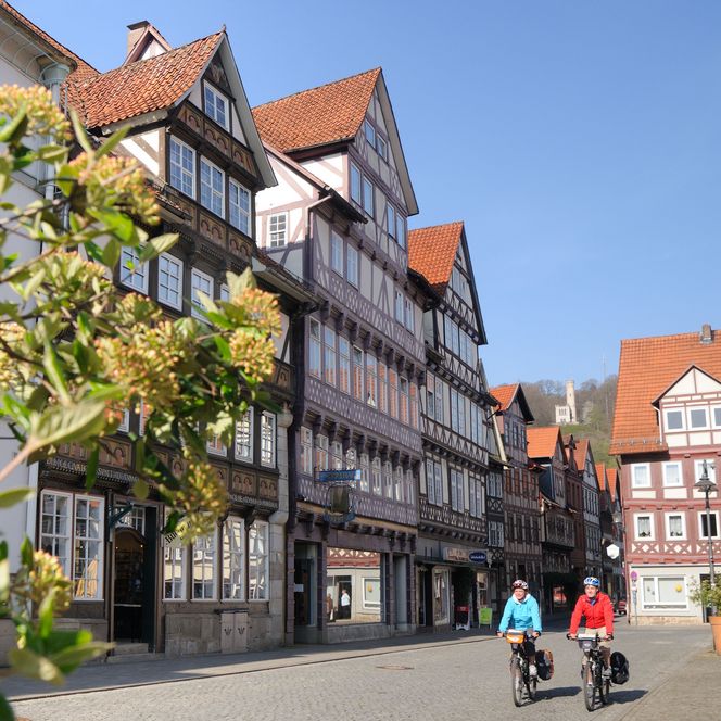 Radfahrende in Altstadt