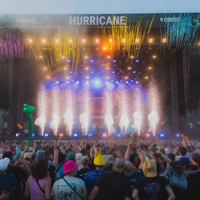 Publikum und Bühne auf dem Hurricane Festival