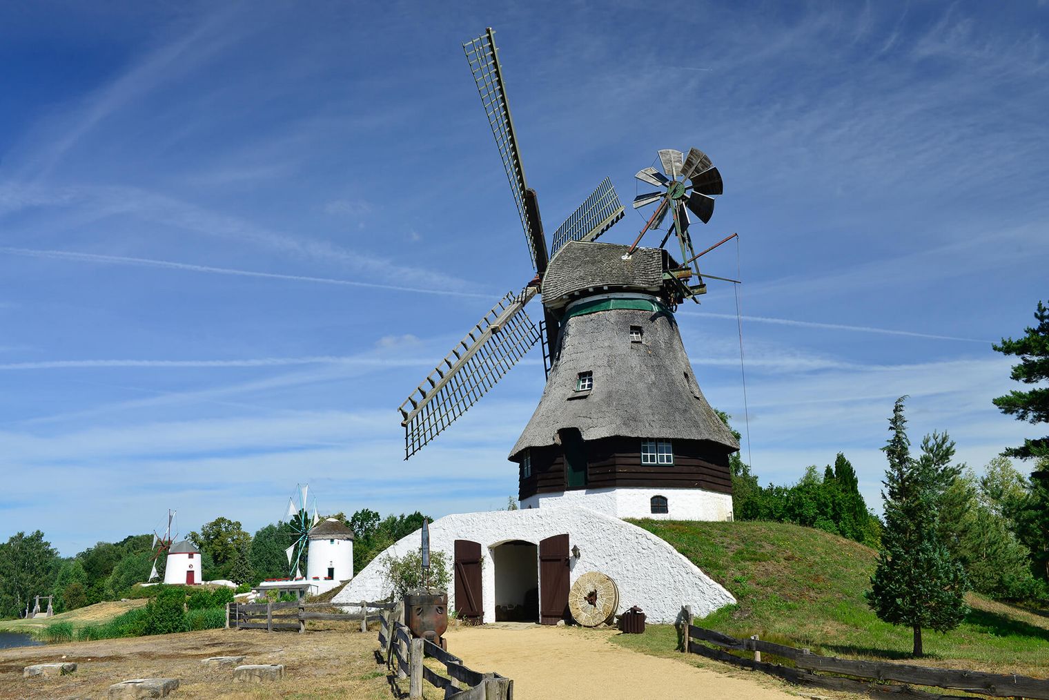 Blick auf die Kellerholländer Mühle im Internationalen Mühlenmuseum Gifhorn