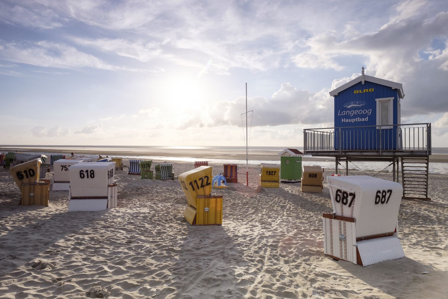 Viele Strankörbe am Badestrand von Langeoog