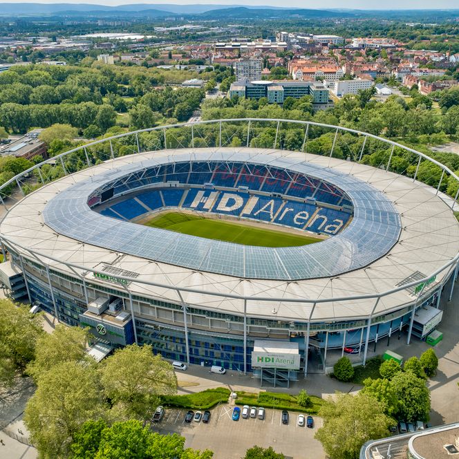 Blick von oben auf die HDI Arena in Hannover