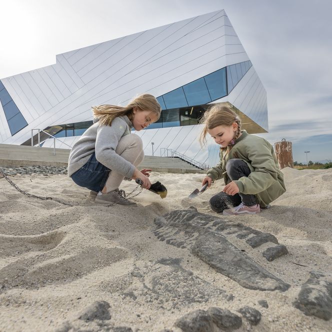 Kinder auf dem Spielplatz