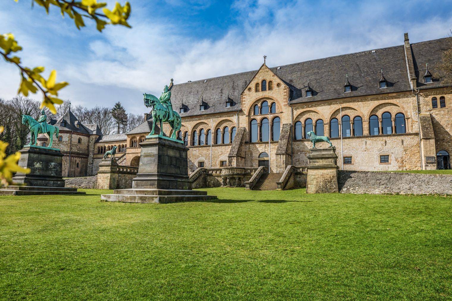 Die Kaiserpfalz im Frühling