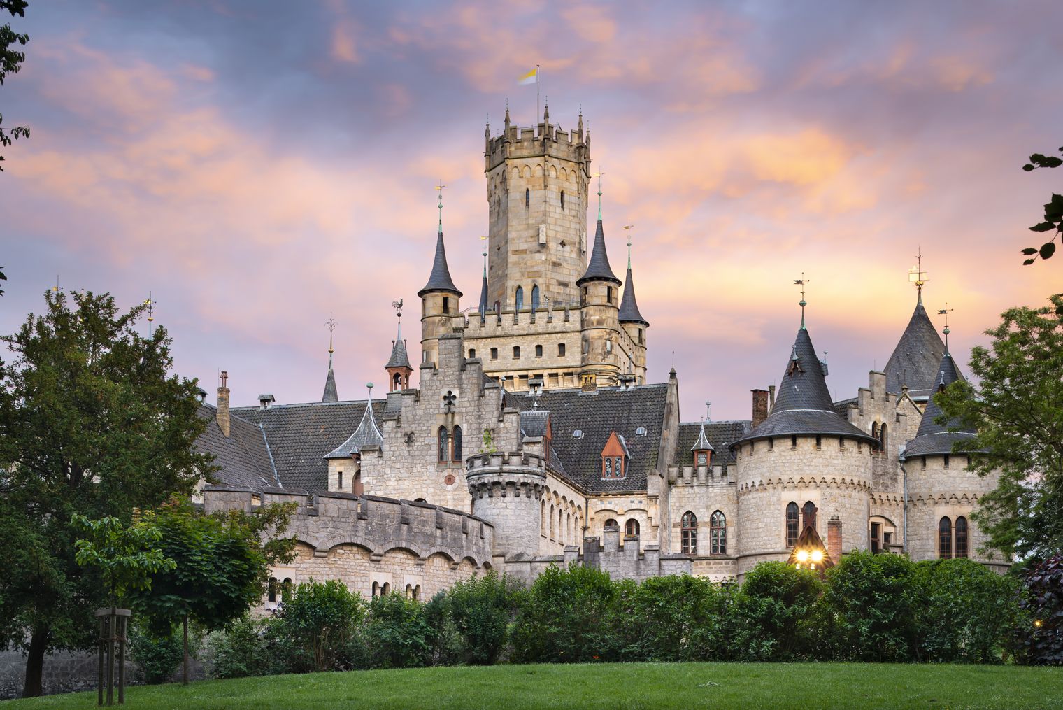 Schloss Marienburg am Abend