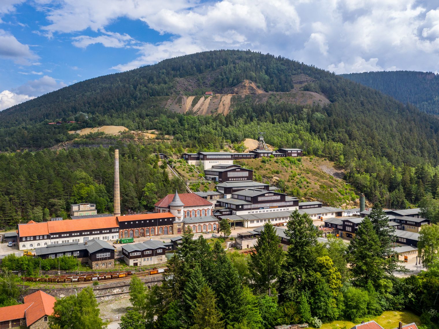Blick von oben auf das Erzbergwerk Rammelsberg