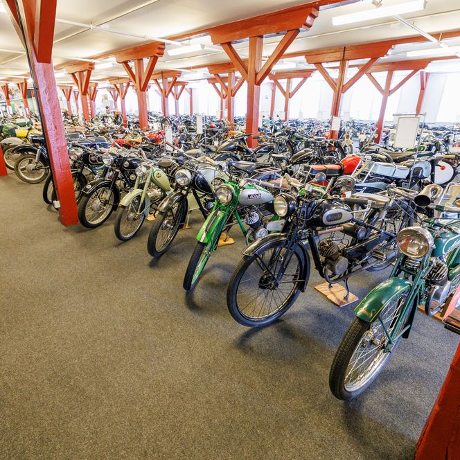 Reihen historischer Motorräder in der Sammlung MOTORRAD des PS.SPEICHER in Einbeck.