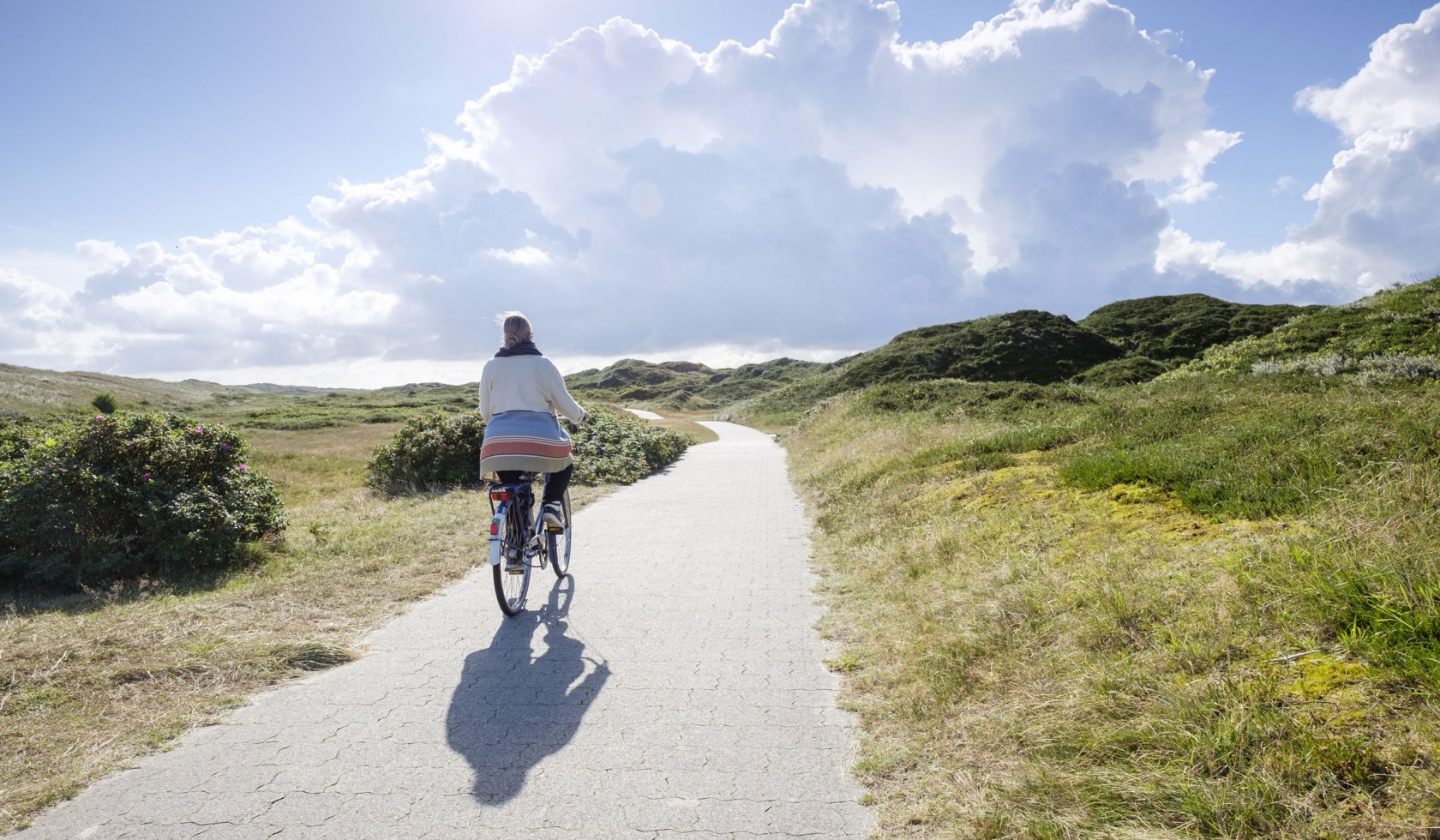 Fahrradweg durch das Pirolatal auf Langeoog, © Tourismus-Service Langeoog / Martin Foddanu