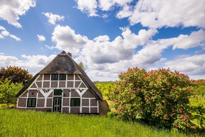 Bauernhaus in idyllischer Umgebung, © Markus Tiemann