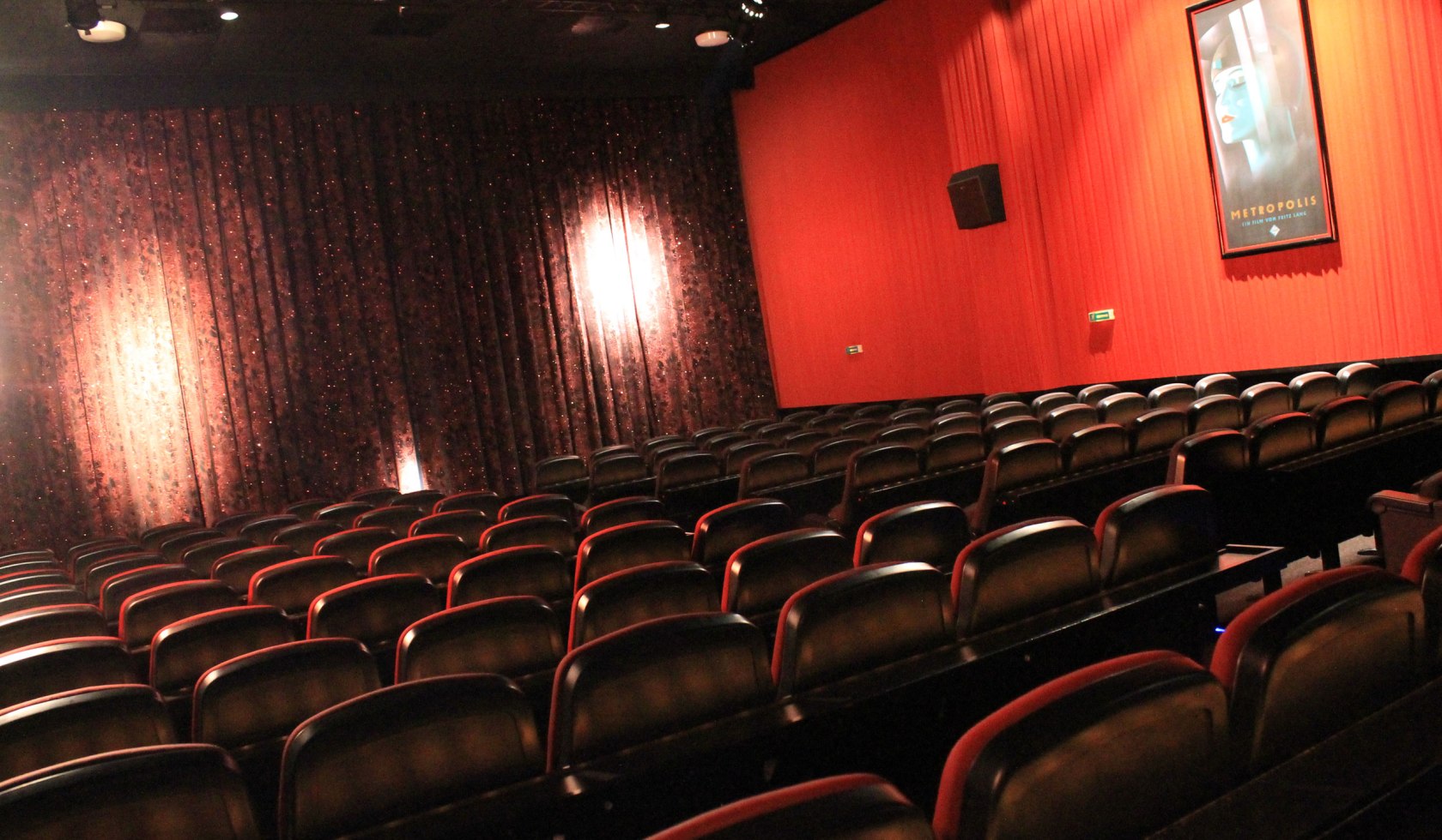 Sitzreihen im Kinosaal, © Movieplexx