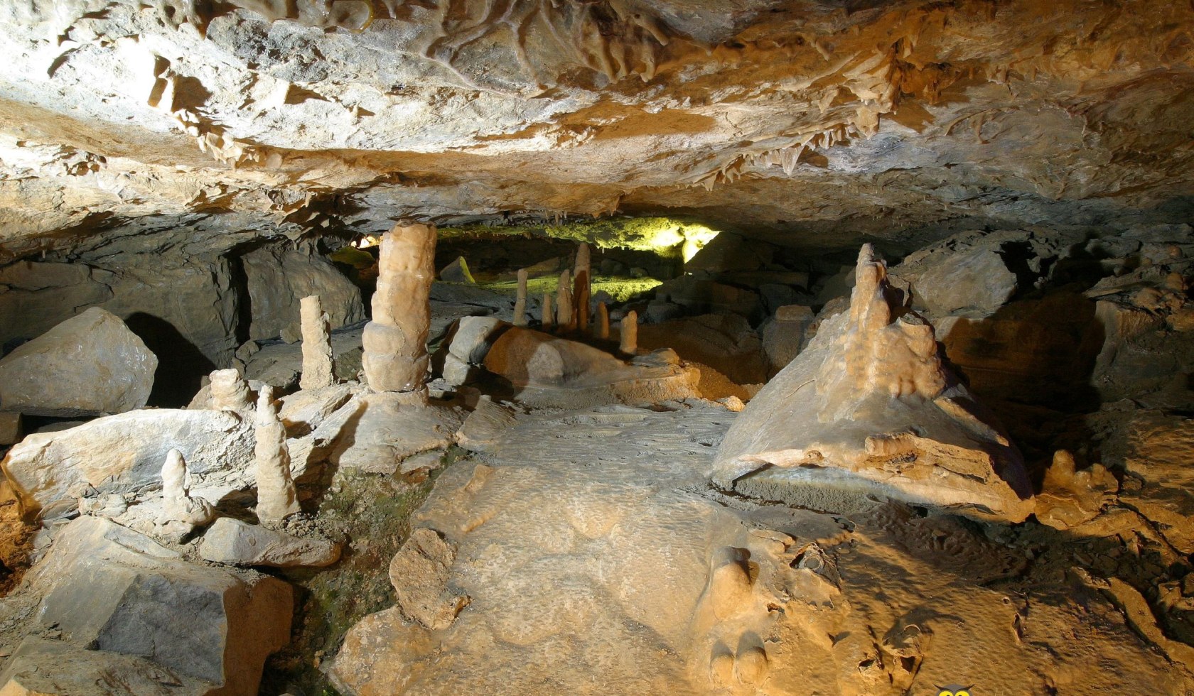 Tropfsteine ind der Schillat-Höhle, © Touristikzentrum Westliches Weserbergland