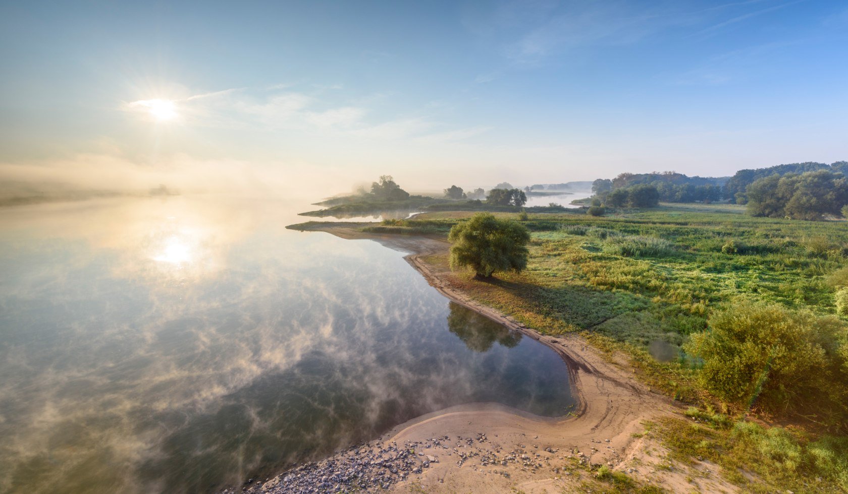Blick auf die Elbe mit morgendlicher Sonne, © TourismusMarketing Niedersachsen GmbH / Dieter Damschen