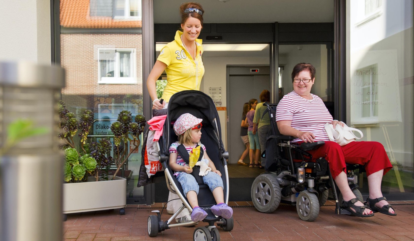 Eingang für Menschen mit Behinderung, © Caritas Gesundheitszentrum/ Bettina Meckel