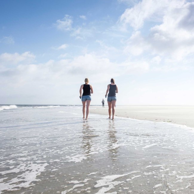 Thalasso-Walking am Strand von Langeoog, © Tourismus-Service Langeoog / Martin Foddanu