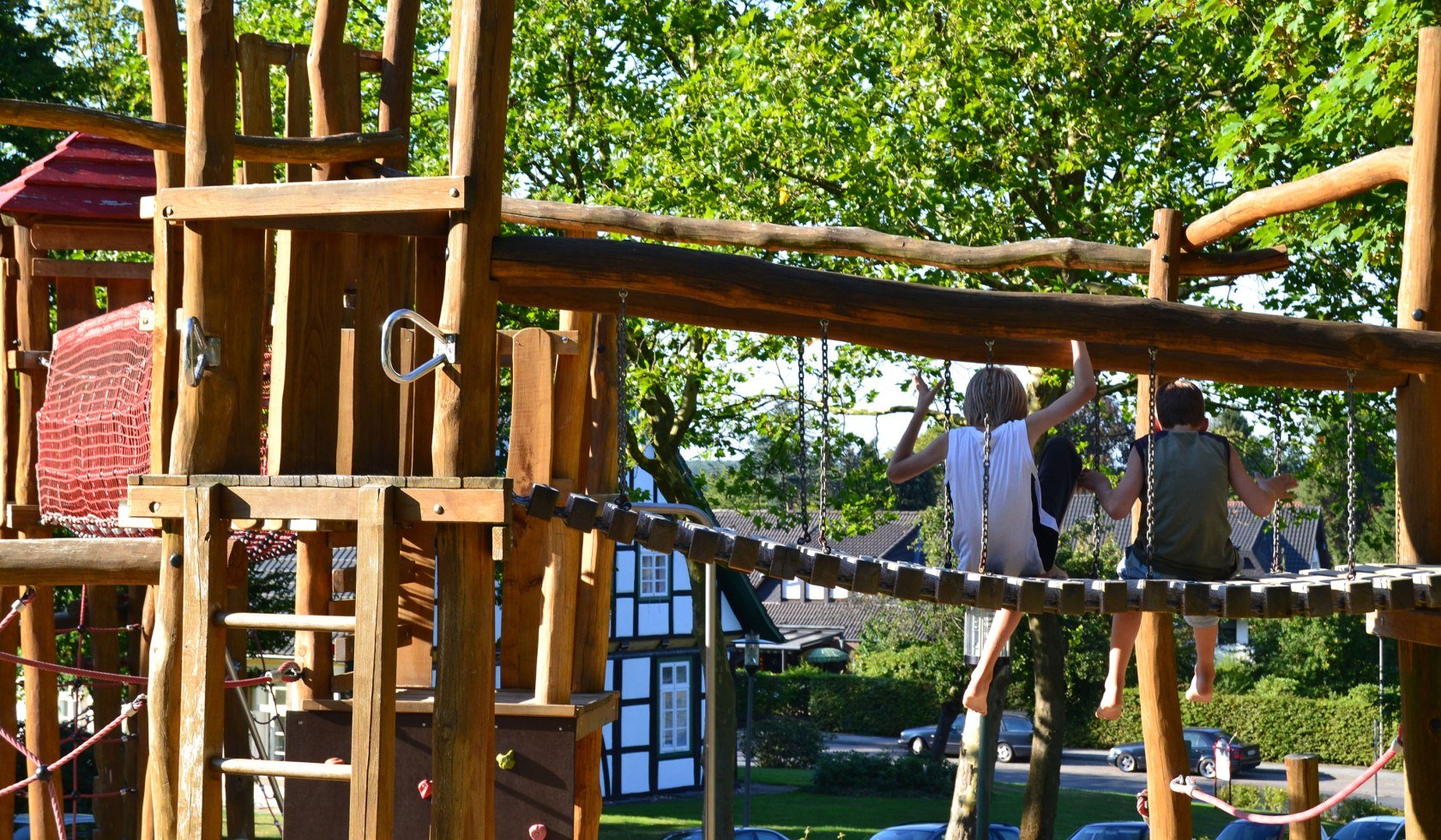 Klettergerüst mit Kindern im Familienpark Bad Essen, © Tourist-Information Bad Essen