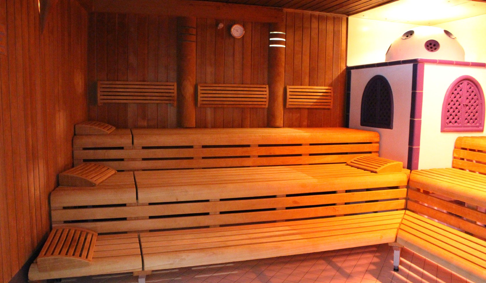 Sauna mit warmen Licht im Hotel Strandperle, © Hotel Strandperle / Voxel Design
