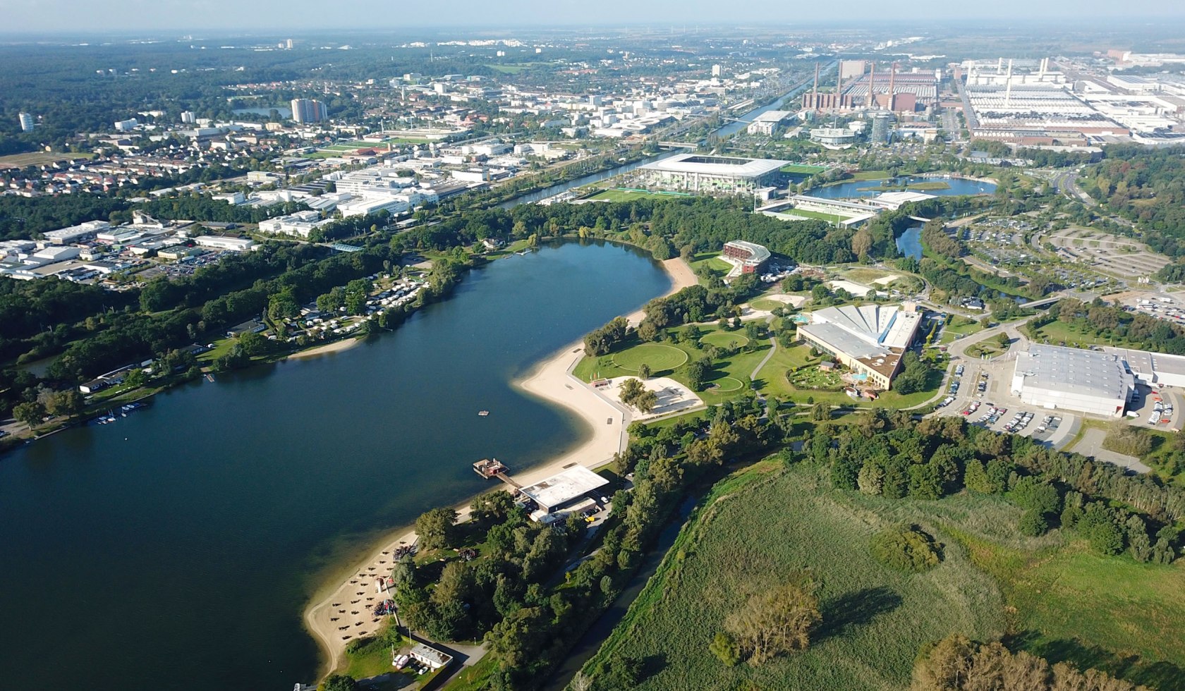 Luftbild des Allerparks mit Umgebung, © Wolfsburg AG / Christian Sunderdiek