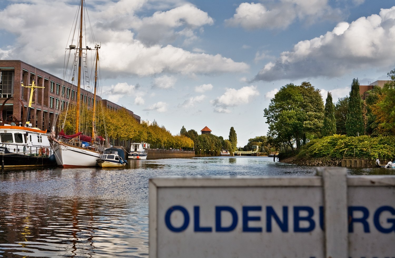 Der Hafen in Oldenburg mit Schiffen., © Oldenburg Tourismus und Marketing GmbH/ Verena Brandt