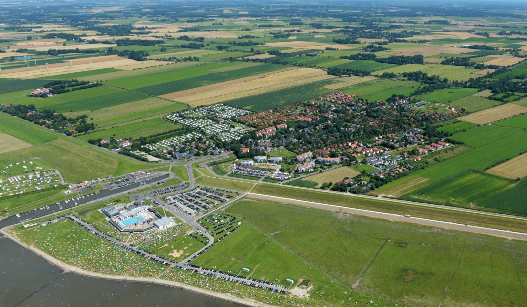 Luftaufnahme: Küstenort Dorum-Neufeld, © Martin Elsen