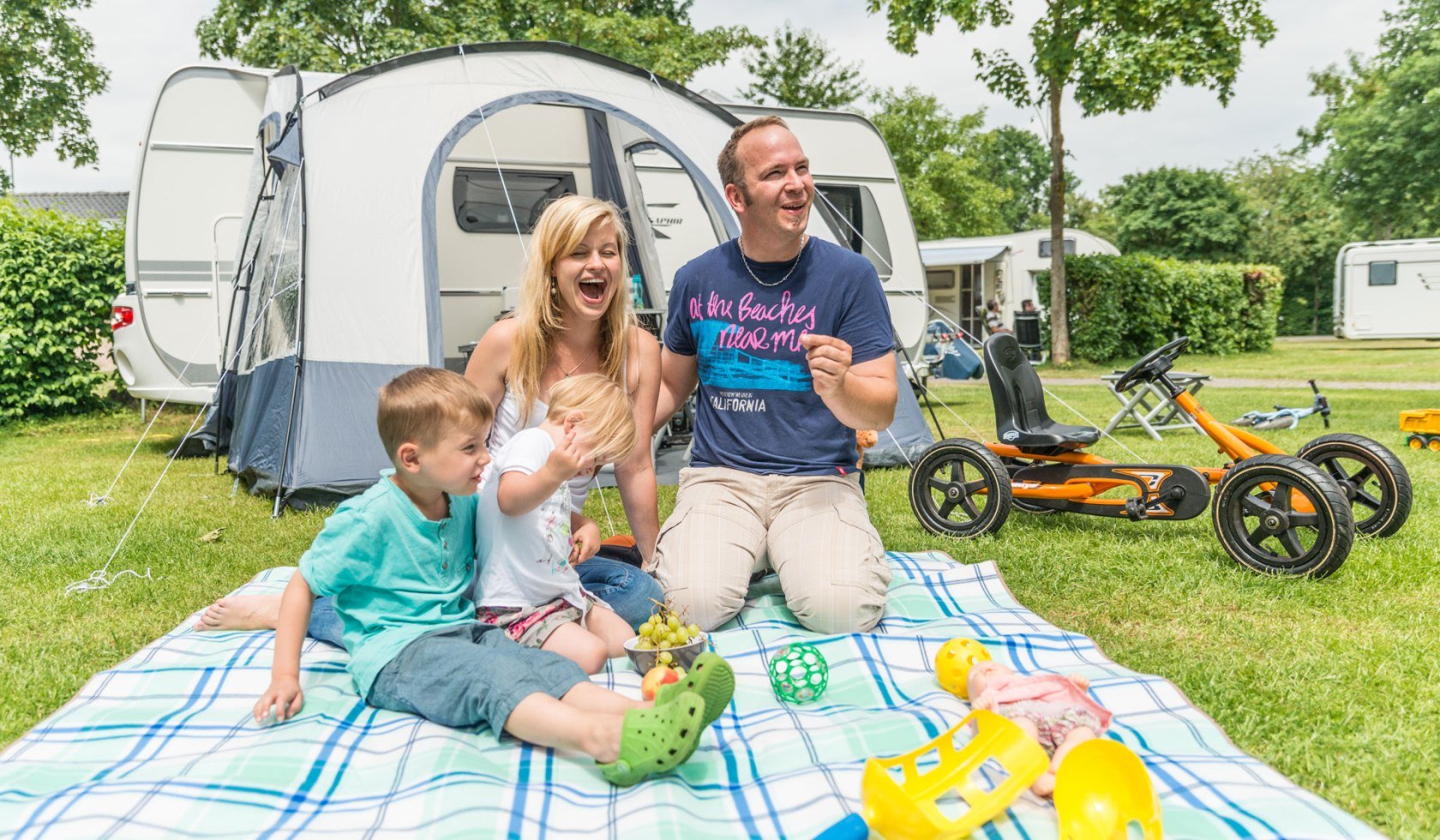 Familie auf dem Campingplatz, © Alfsee GmbH/ Danny Rothe