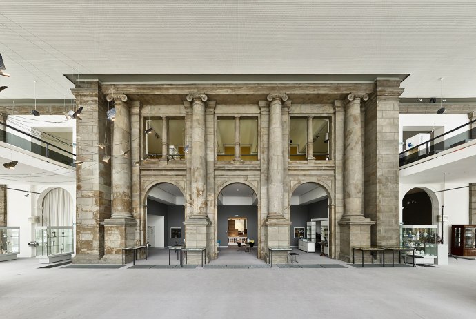 Innen erhaltene alte Fassade des August Kestner Museum, © Kestnergesellschaft
