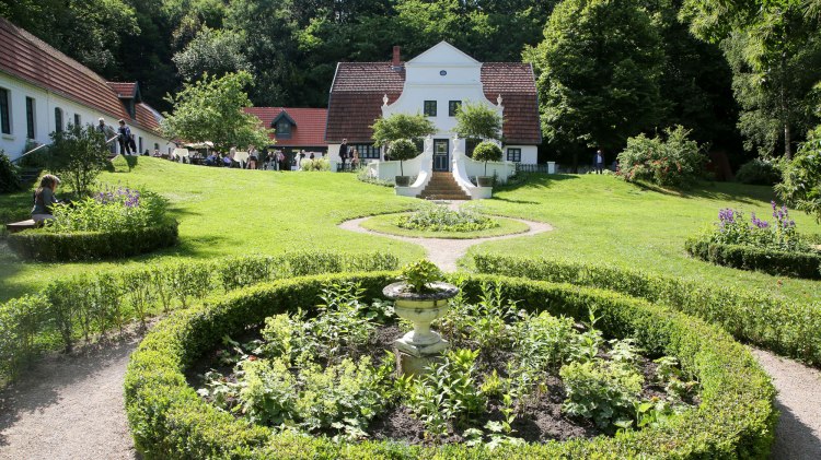 Barkenhoff in grüner Gartenanlage, © Worpsweder Museumsverbund / Focke Strangmann