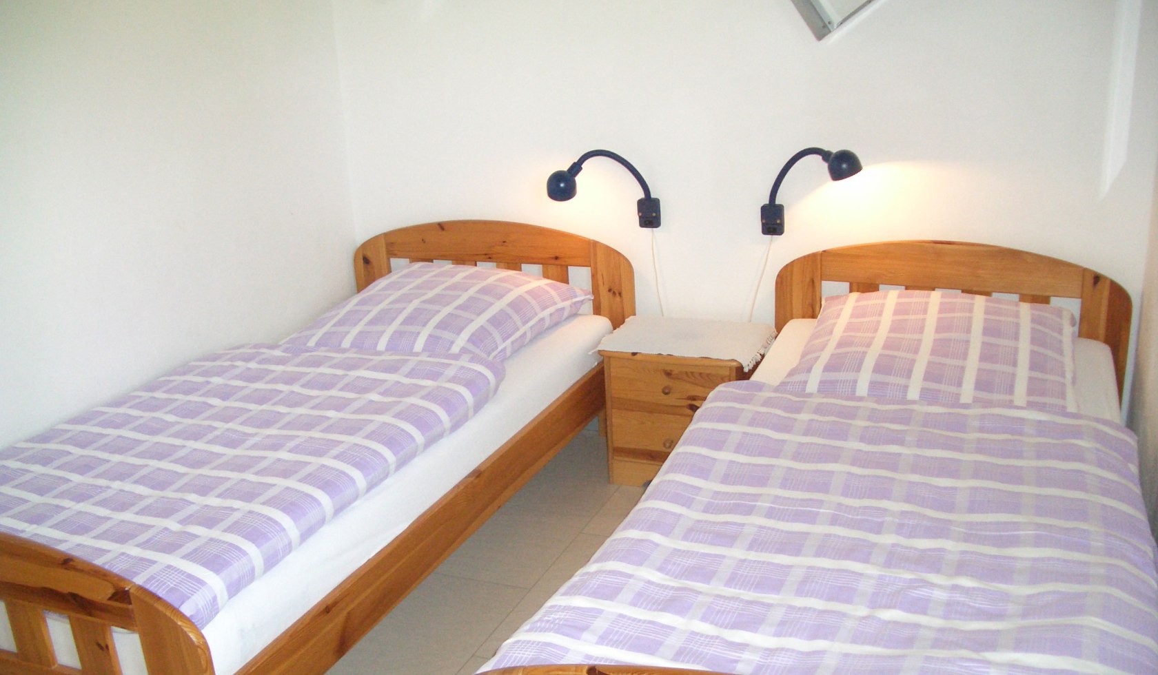 Zweibettzimmer in einer Wohnung der Ferienhaus Uslar GmbH, © Ferienhaus Uslar GmbH