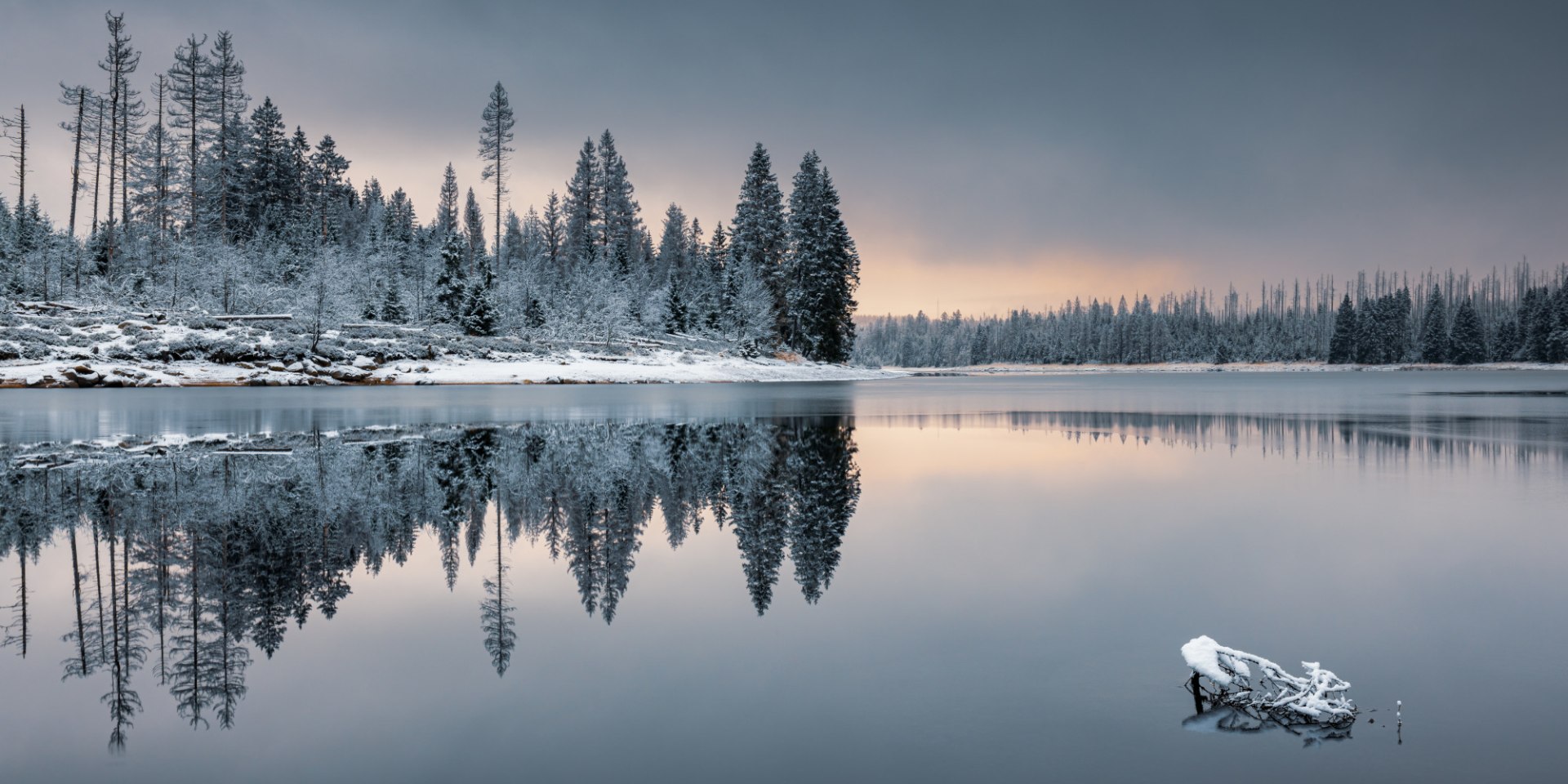 Blick auf einen See im Winter im Harz, © TMN / Markus Tiemann