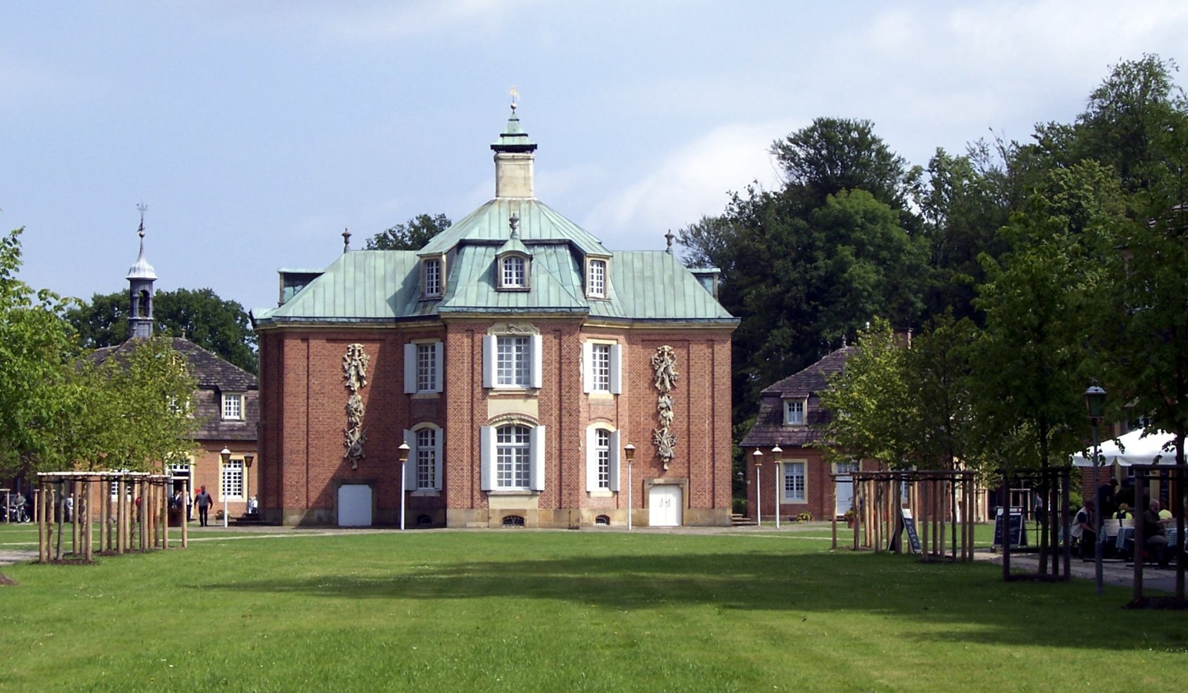 Außenansicht des Schloss Clemenswerth, © Emsland Touristik GmbH
