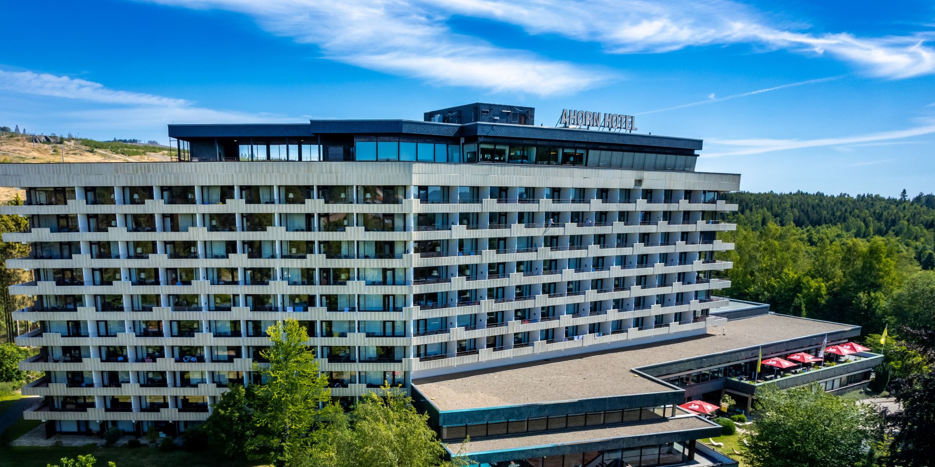 Außenansicht Hotel im Sommer, © AHORN Hotel Braunlage Betriebs GmbH