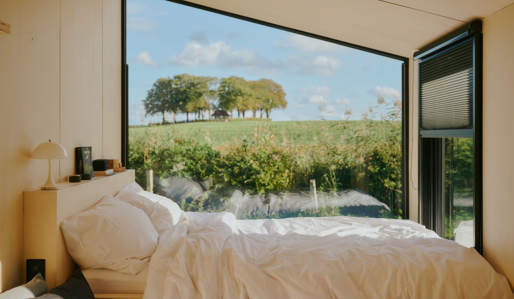 Ansicht Innenraum mit Bett, © Raus / Noel Richter