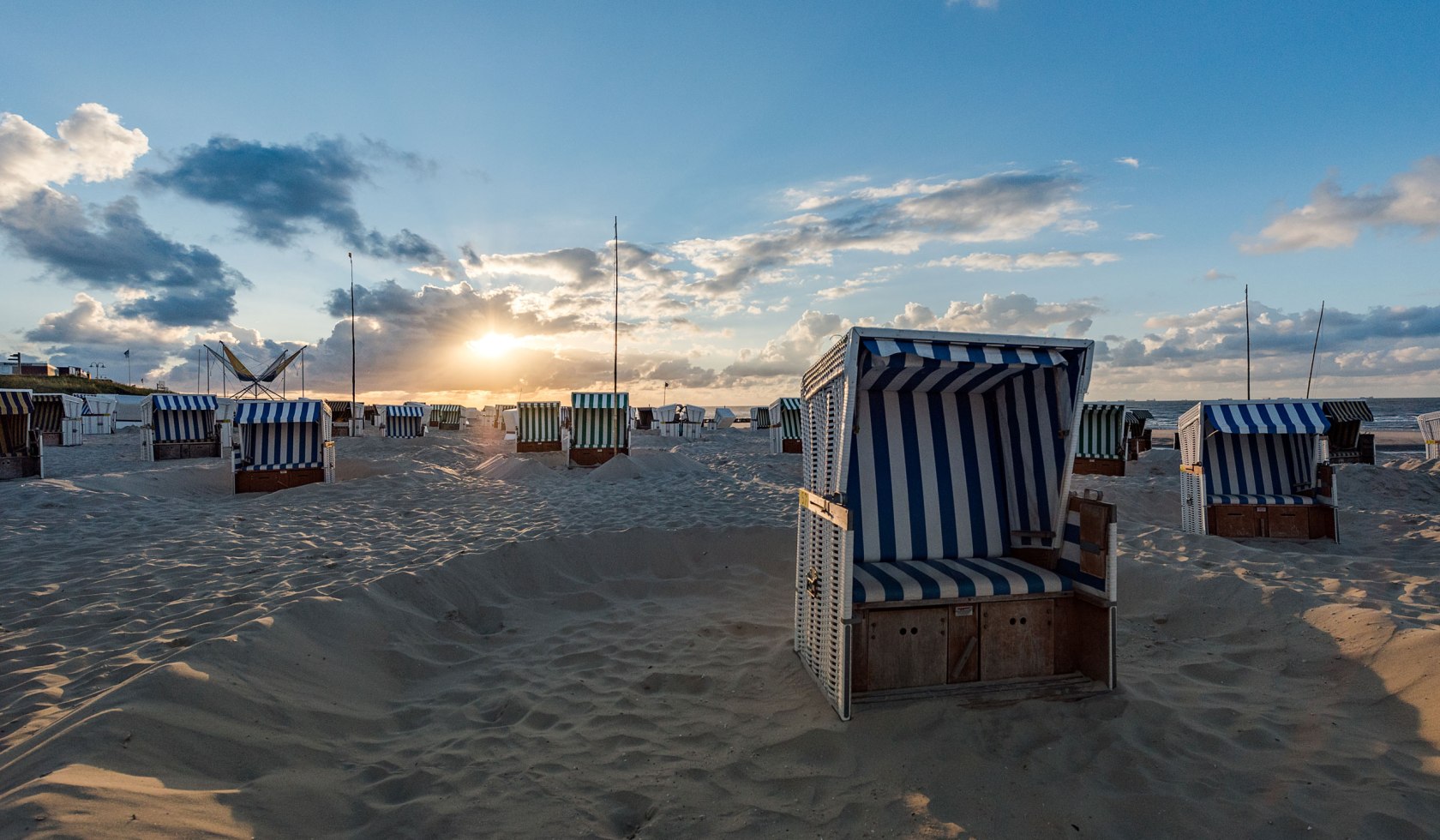 Strandkörber am Strand auf Wangerooge, © Kurverwaltung Wangerooge / Kees van Surksum