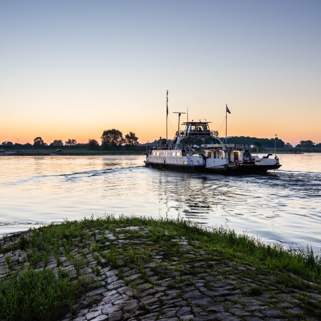 Fähre auf der Elbe , © TMN/Tiemann