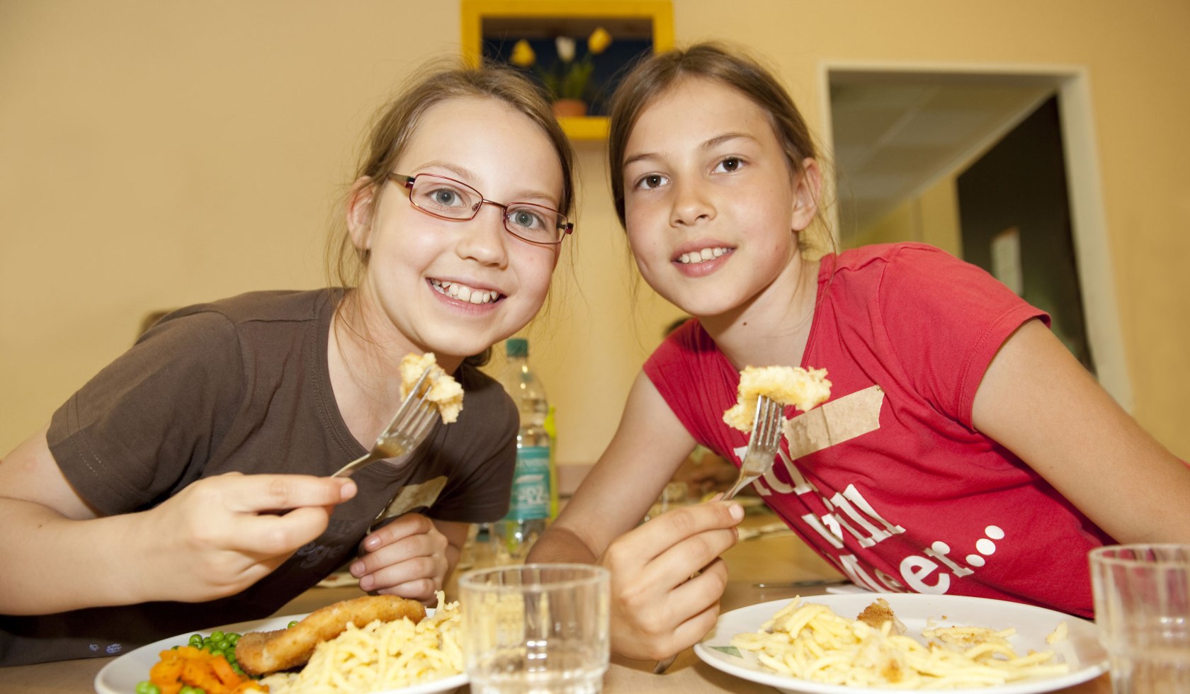 Mittagessen in der Jugendherberge, © DJH Landesverband Hannover e.V. / Thomas Langreder