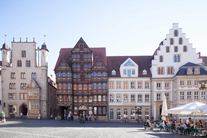 Der Marktplatz mit Tempelhaus und Wedekindhaus in Hildesheim, © TMN/Torsten Krüger