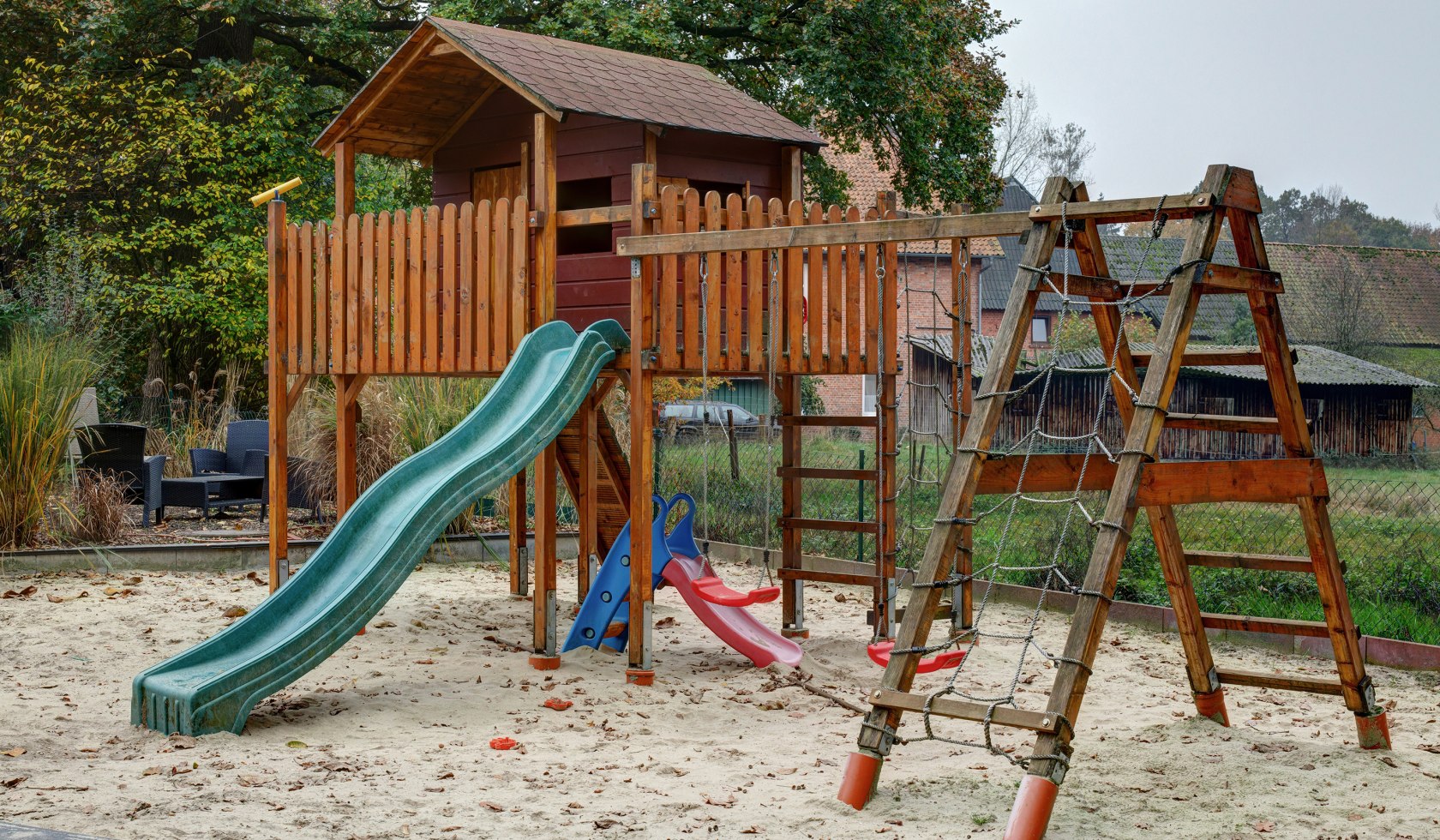 Spielplatz mit Rutsche und Klettergerüst, © TMN/ Andreas Burmann
