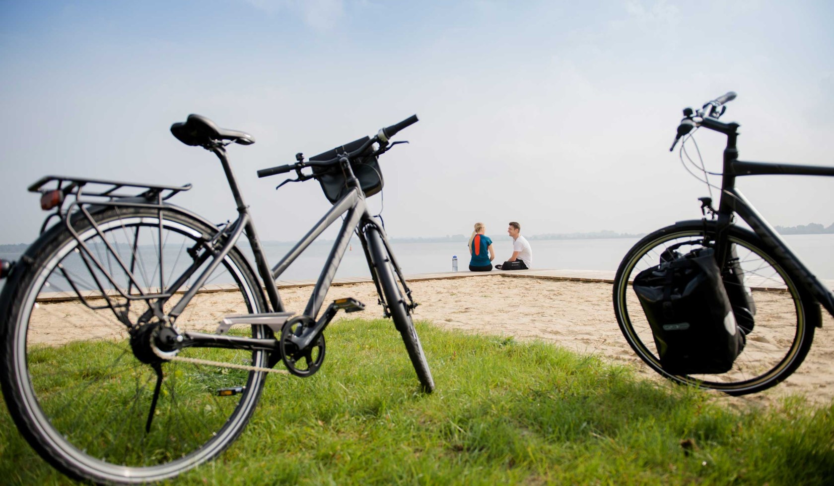 Radfahrer am See in Bad Bederkesa, © Cuxland-Tourismus / Nele Martensen