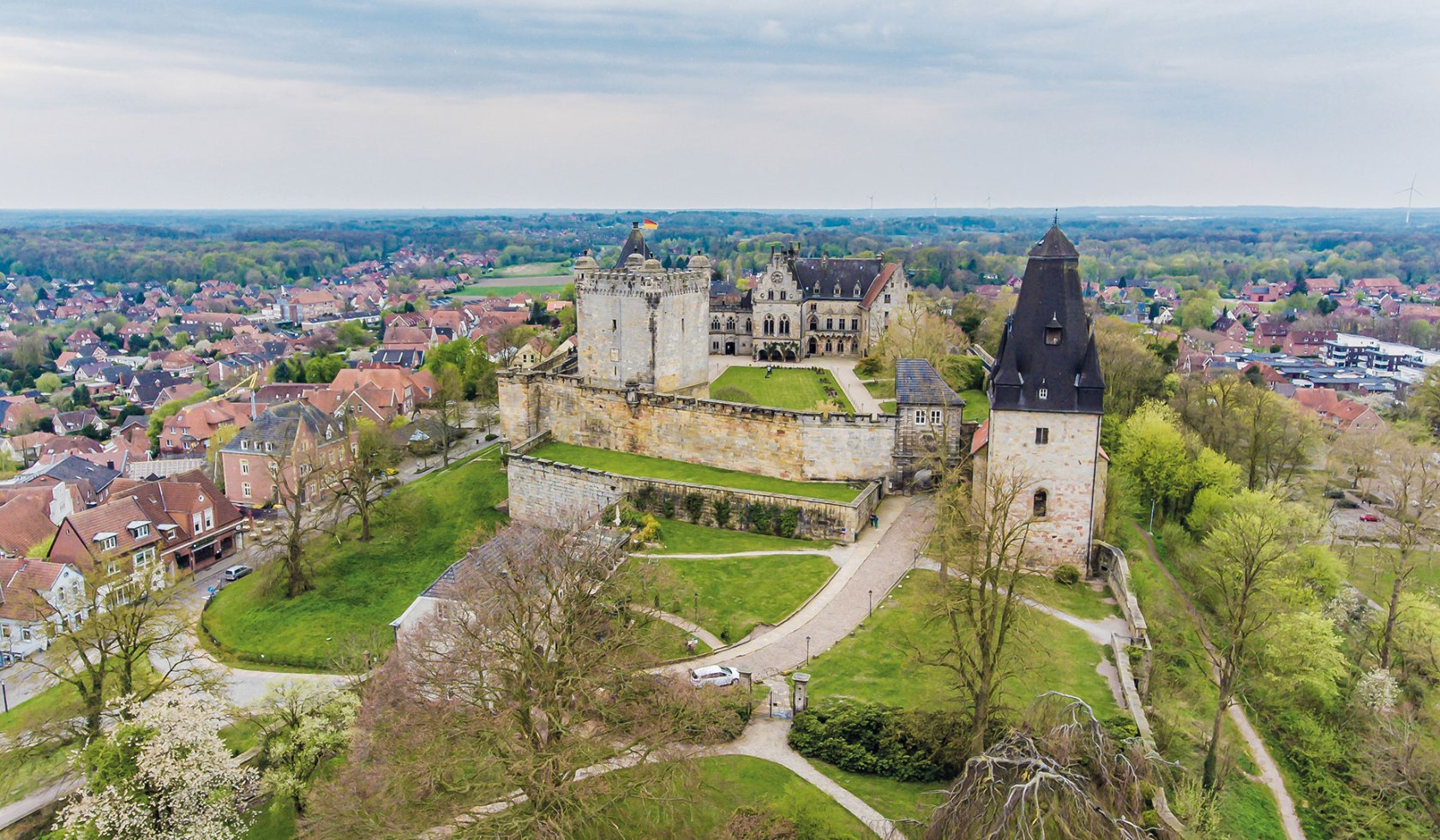 Das komplette Gelände der Burg Bentheim aus der Luft fotografiert., © Bad Bentheim / Kai Steinkühler