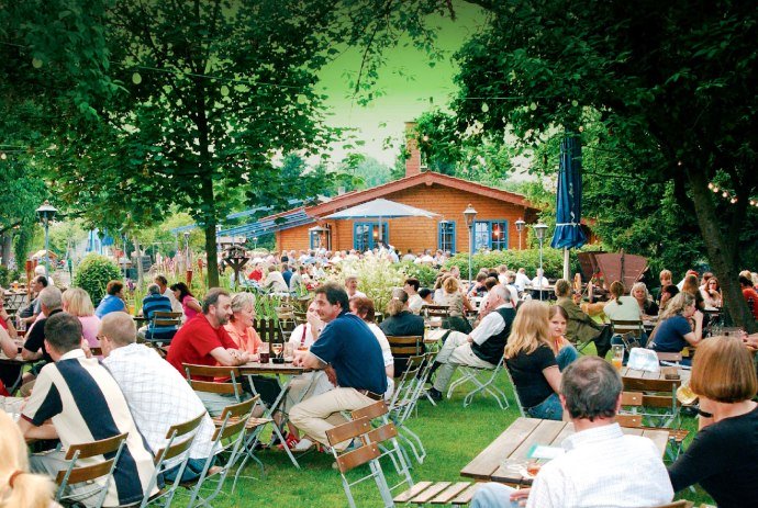 Die Insel - Restaurant &amp; Biergarten in Hameln, © Hameln Marketing und Tourismus GmbH