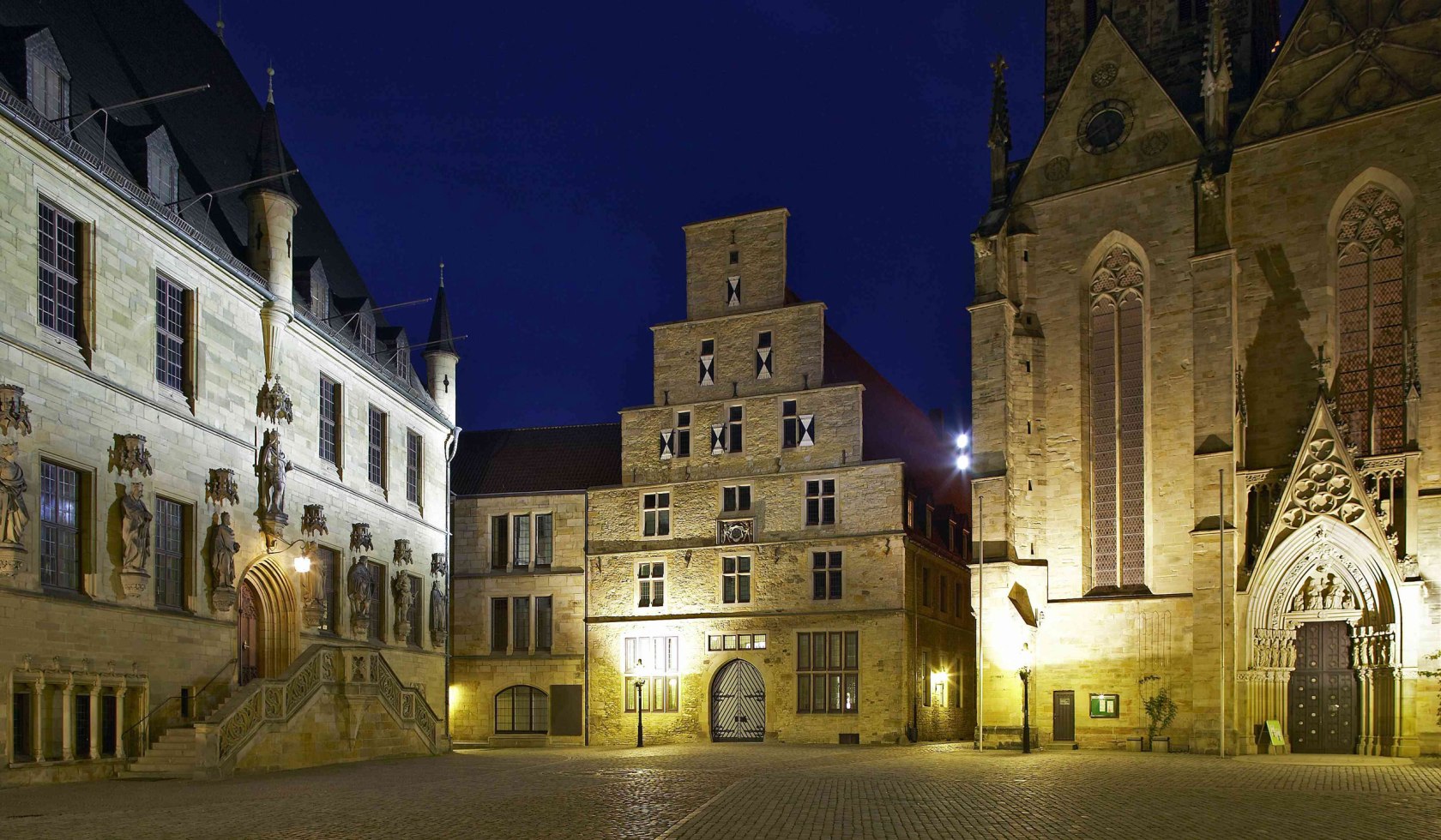 Rathaus mit Stadtwaage und Marienkirche in Osnabrück, © Osnabrück-Marketing und Tourismus GmbH/ Wachsmann