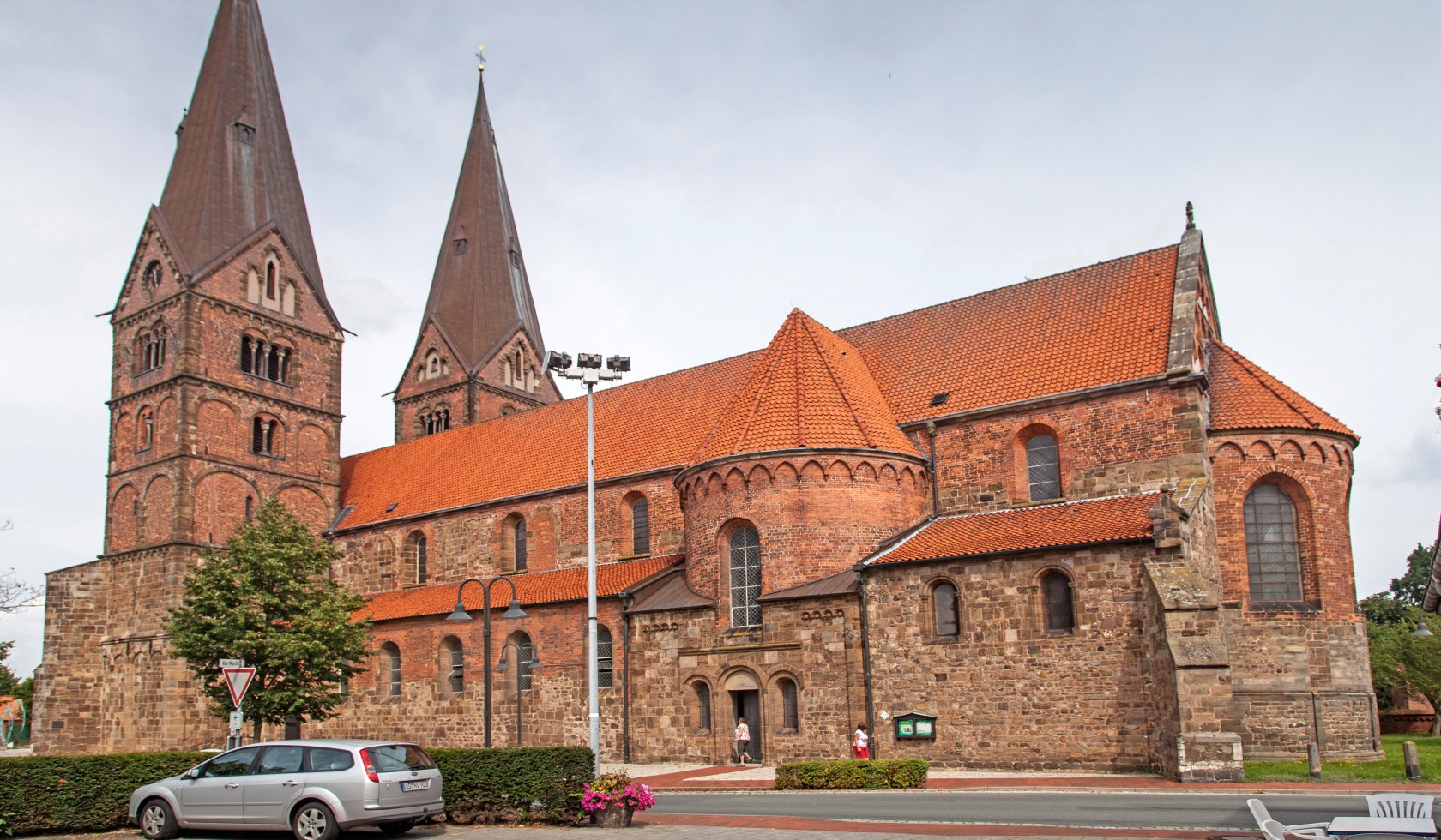 Die alte Stiftkirche Bücken von außen., © Mittelweser-Touristik GmbH
