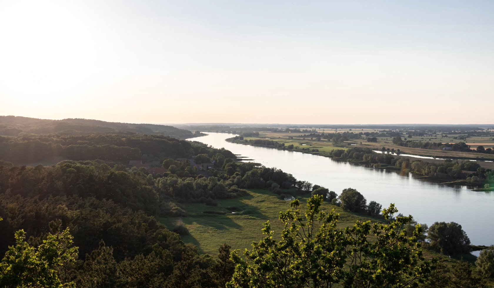 Der Blick auf die Elbtalaue vom Aussichtsturm Kniepenberg , © Marketingbüro Wendland.Elbe