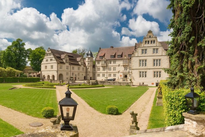 Außenansicht des Schlosses, © Schlosshotel Münchhausen