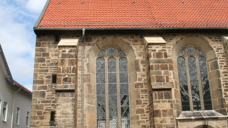Die Petrikirche in Petershagen mit rotem Dach., © Mittelweser-Touristik GmbH